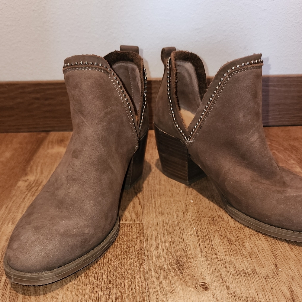 Crown Vintage brown suede booties Size 6.5